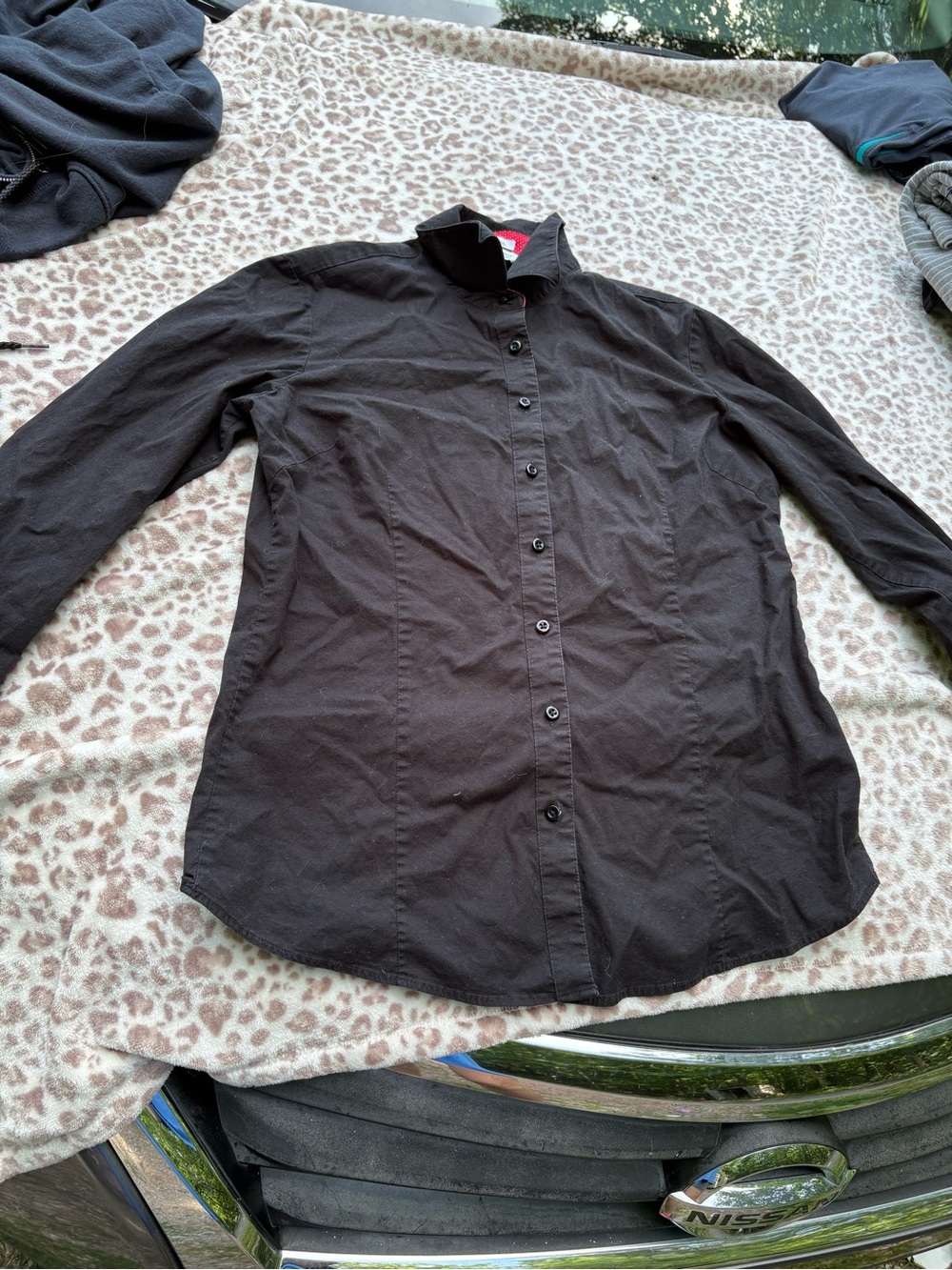 Women’s Medium Fitted Black Button-Up Shirt
